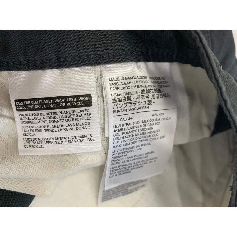 LEVIS STRAUSS MENS CARGO SHORTS SIZE 40